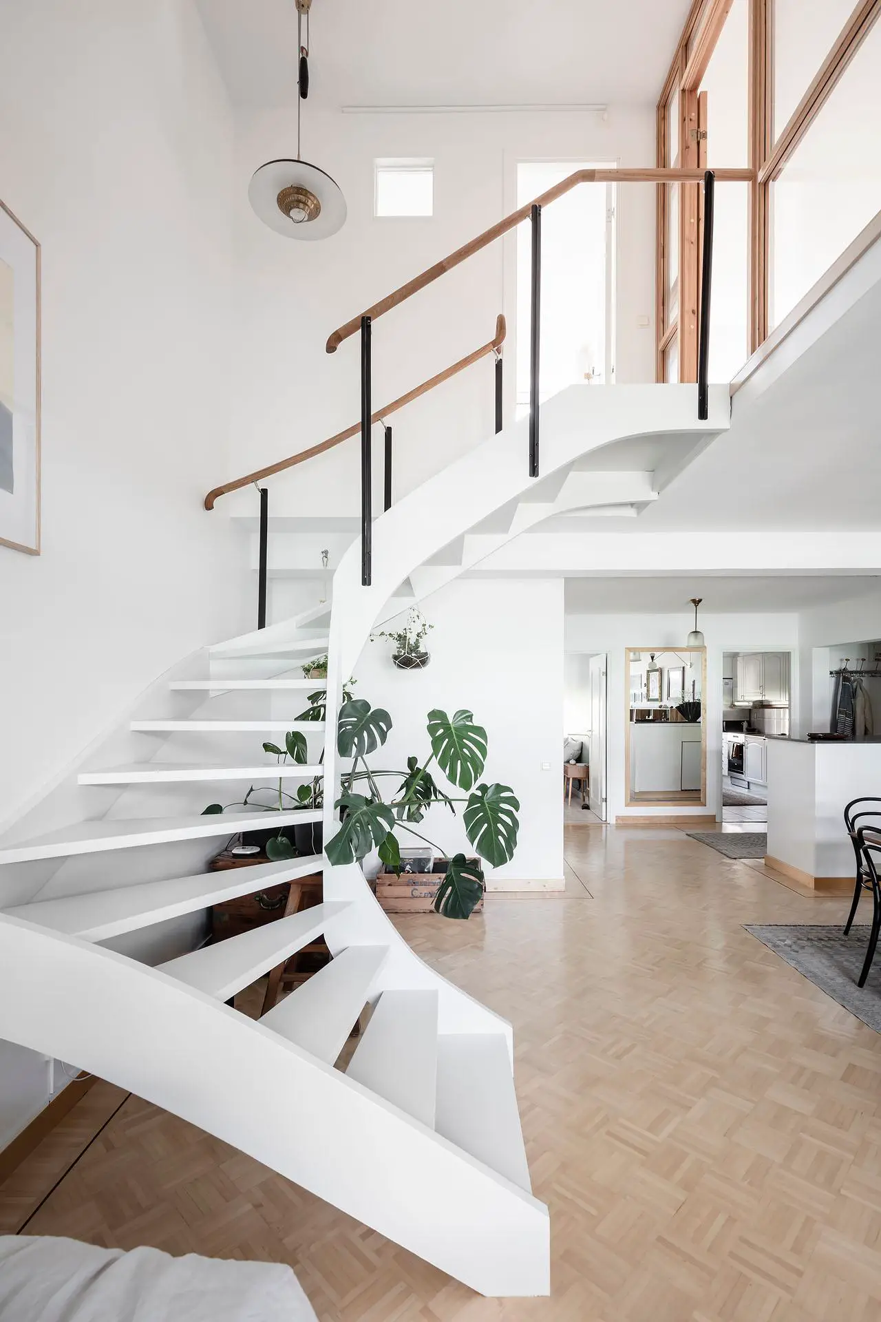 瑞典木质玻璃阁楼卧室设计-6