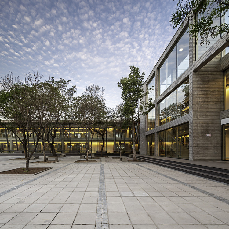 智利圣地亚哥贫困社区新市政厅建筑-19