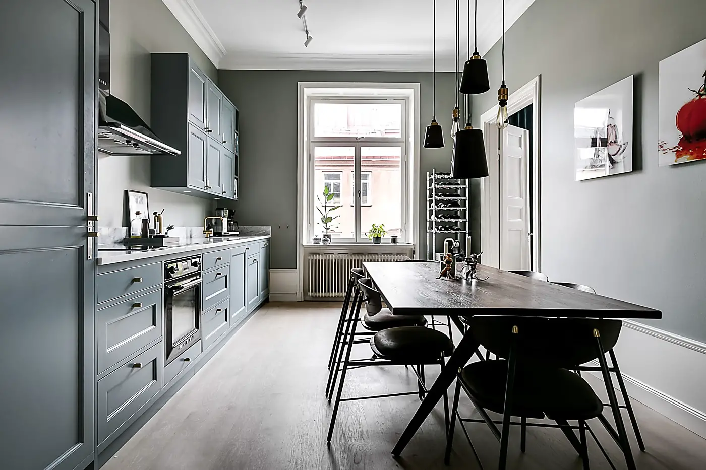 瑞典古典公寓的复古工业蓝灰色设计-6