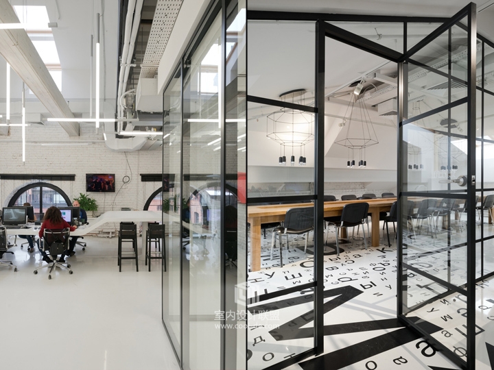 俄罗斯新闻网站Gazeta.ru办公室空间设计-7