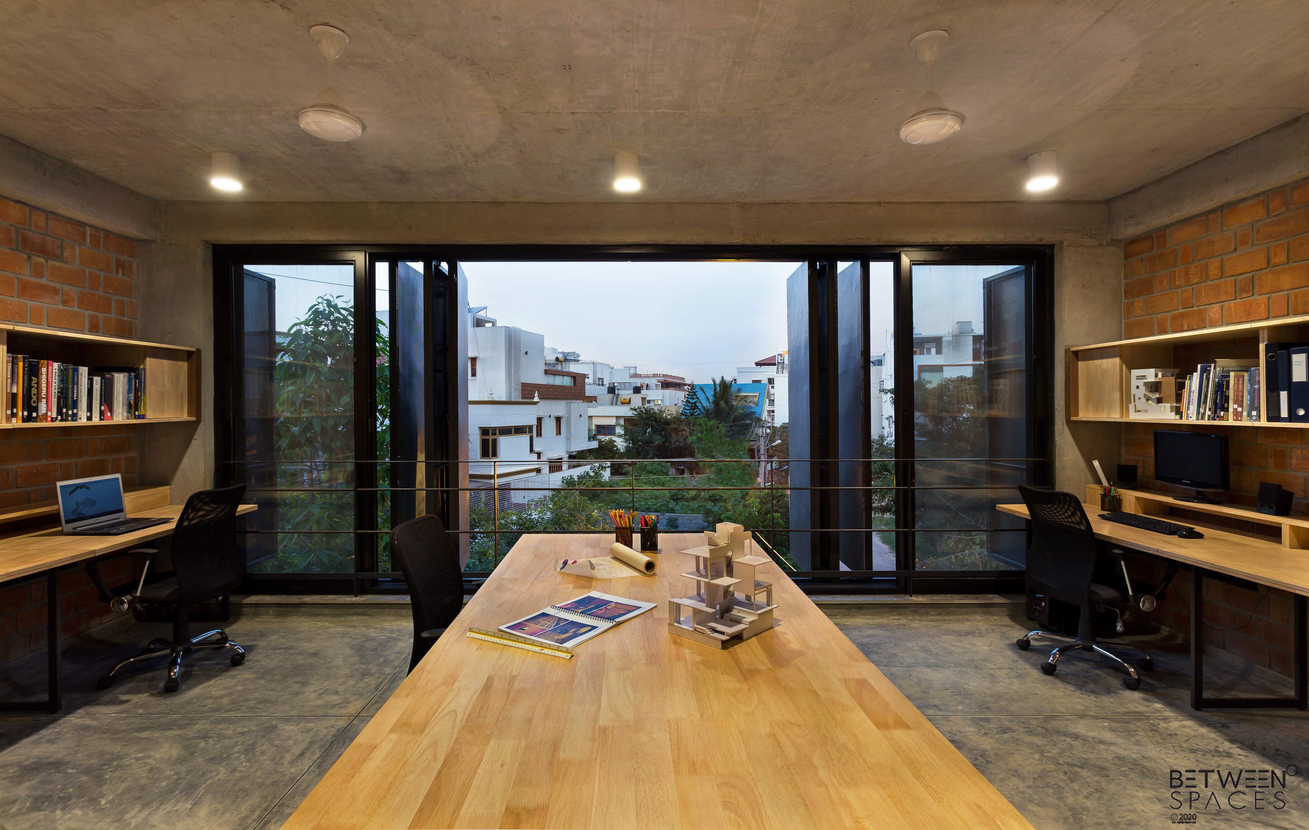 融入城市景观的简约办公空间设计-10