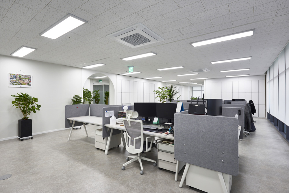 130 平知识产业中心极简白诠释空间美学-8