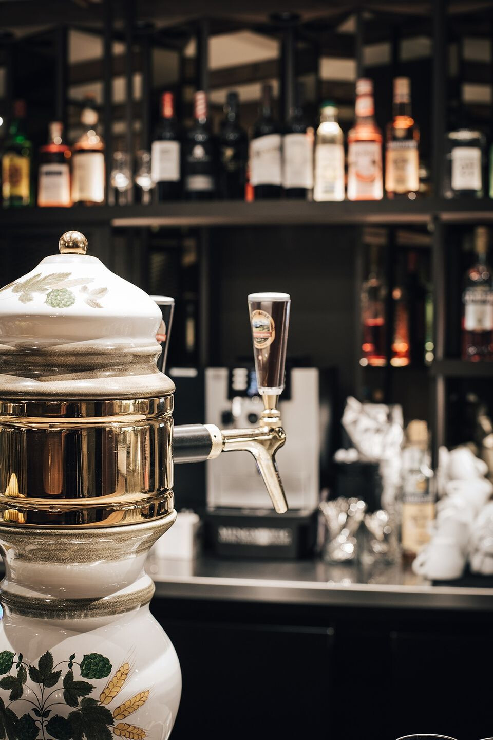 COCC· and coherent 打造瑞士圣加仑老城区温馨酒馆-38