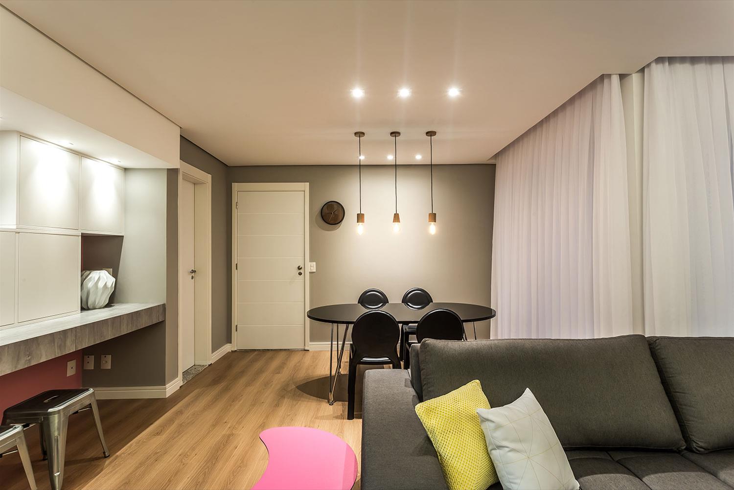 巴西年轻女性居所设计，粉色调与木质元素打造温馨空间-2