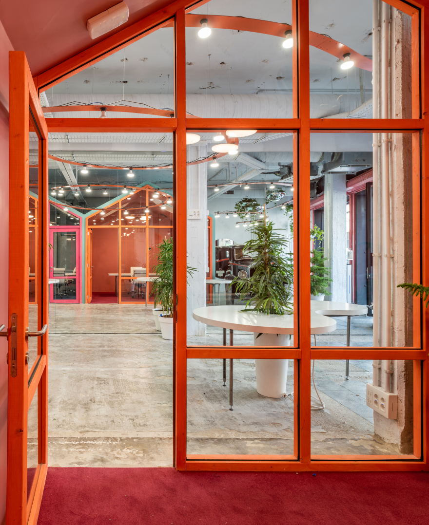 Office and Set of TV Ponyo en el Garage / Fast and Furious Production Office-43