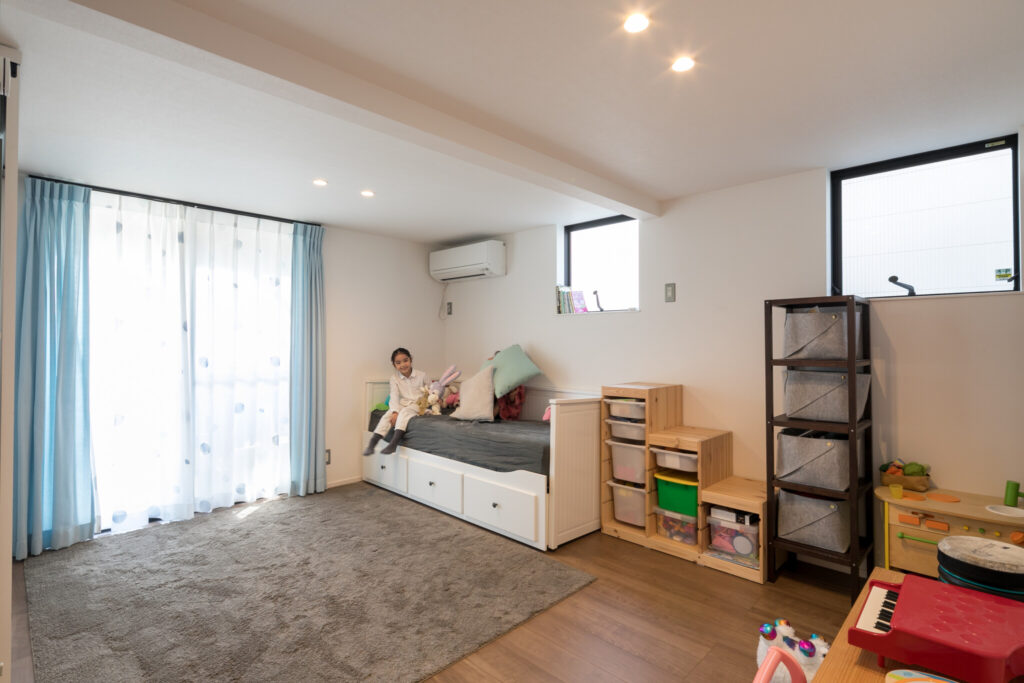 ワンルームのような一体感　家族が自然と集まる大空間の三角屋根の家 | Style of Life | 100%LiFE-2