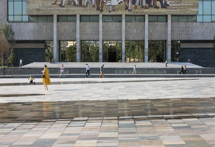 阿尔巴尼亚首都地拉那广场改造,51N4E 打造宽敞步行空间-15