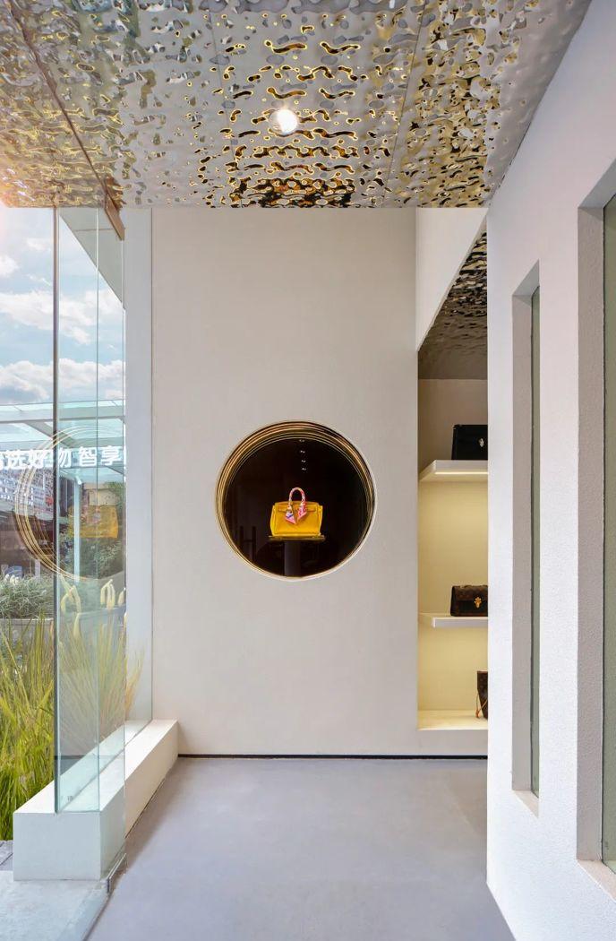 AO×DESIGN 奢侈品店的悬浮桥梁设计-8