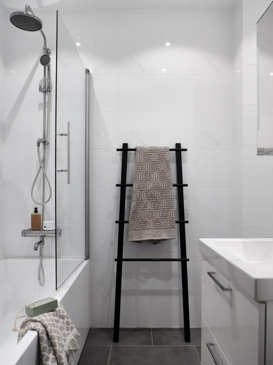 北欧风格公寓的优雅暗调设计-22