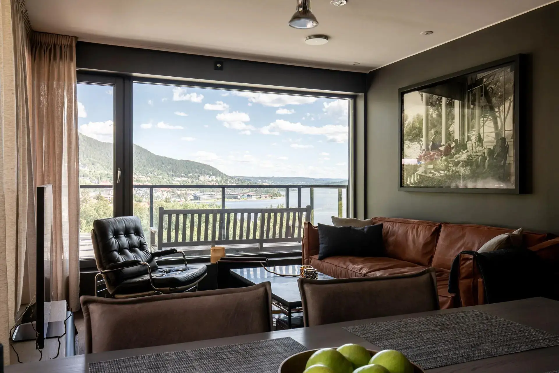 瑞典 63m2 小户型公寓的暗色调设计魅力-2