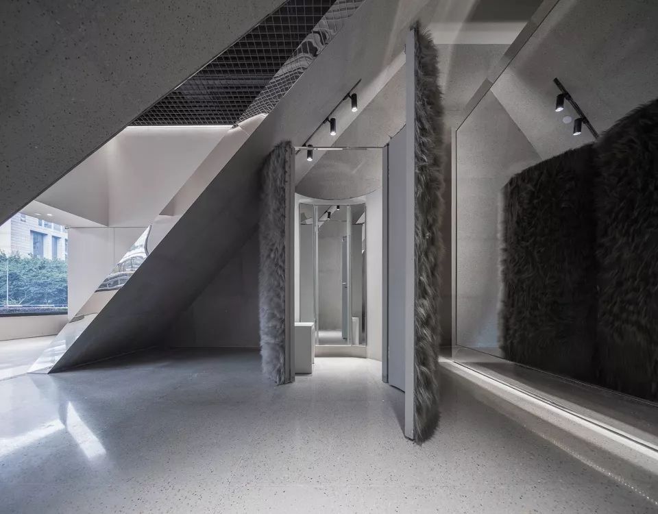 SND买手店,中轴线的布局、教堂式的建筑形制、中心点的“里程碑”-23