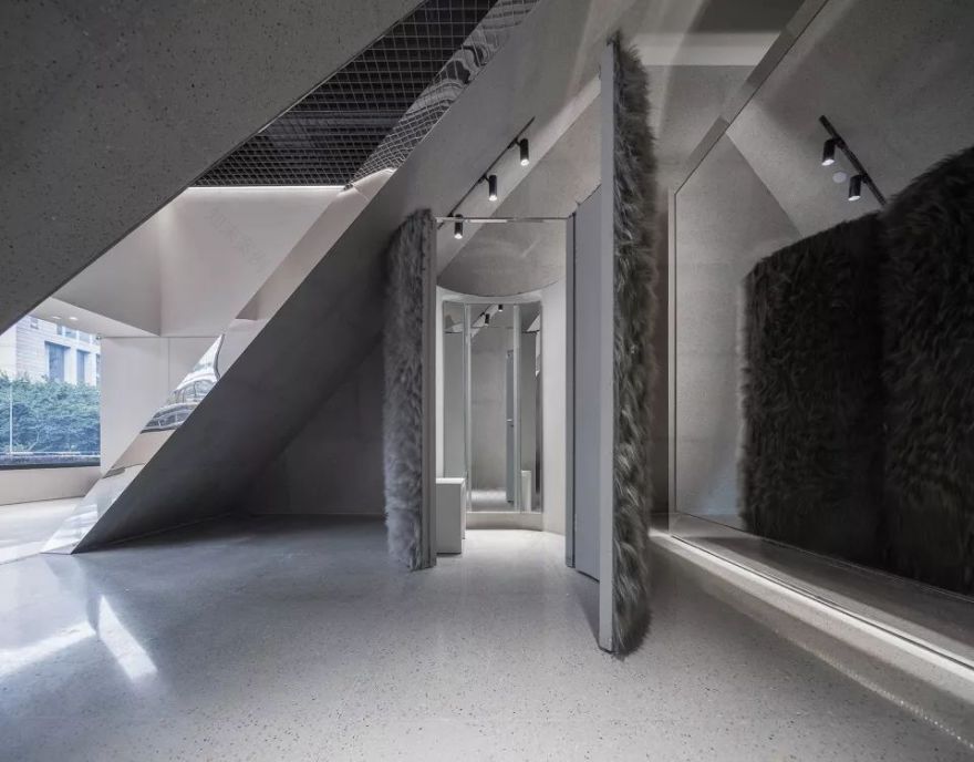 SND买手店,中轴线的布局、教堂式的建筑形制、中心点的“里程碑”-23