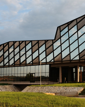 E3MG - Ecole des Mines et de la Métallurgie de Moanda / Maissa Architectures