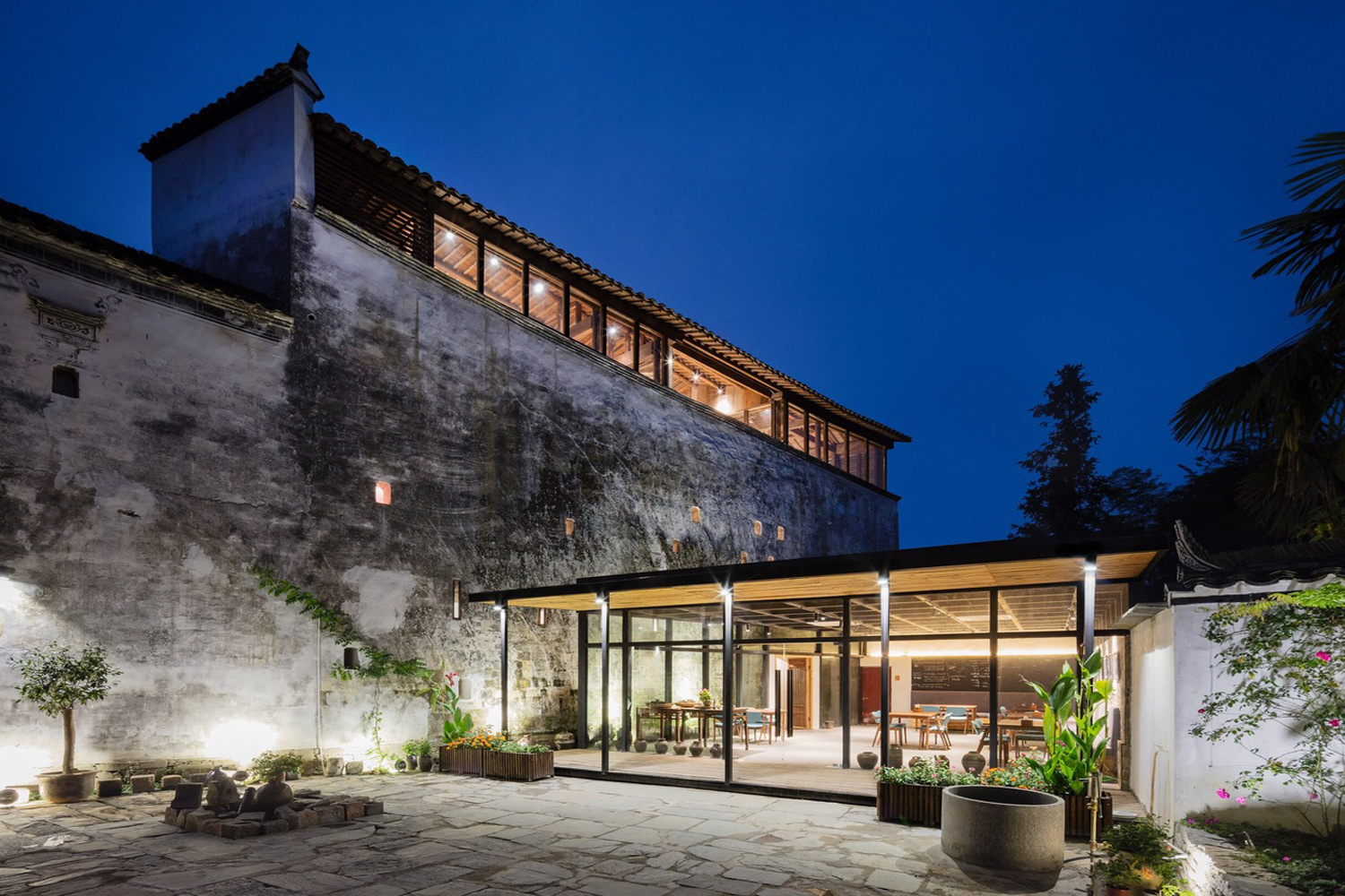 一座近三百年徽派老建筑改造的民宿酒店-7