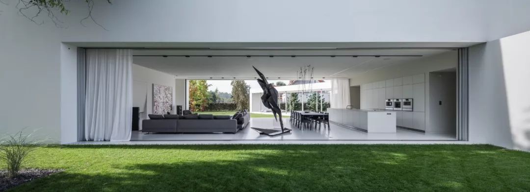 波兰 KWK PROMES 建筑工作室打造“跟随太阳轨迹移动的房子”-12