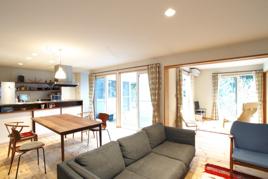 緑の借景が美しいガレージハウス丨(有)ヨシダクラフト,(有)枝川設計-23