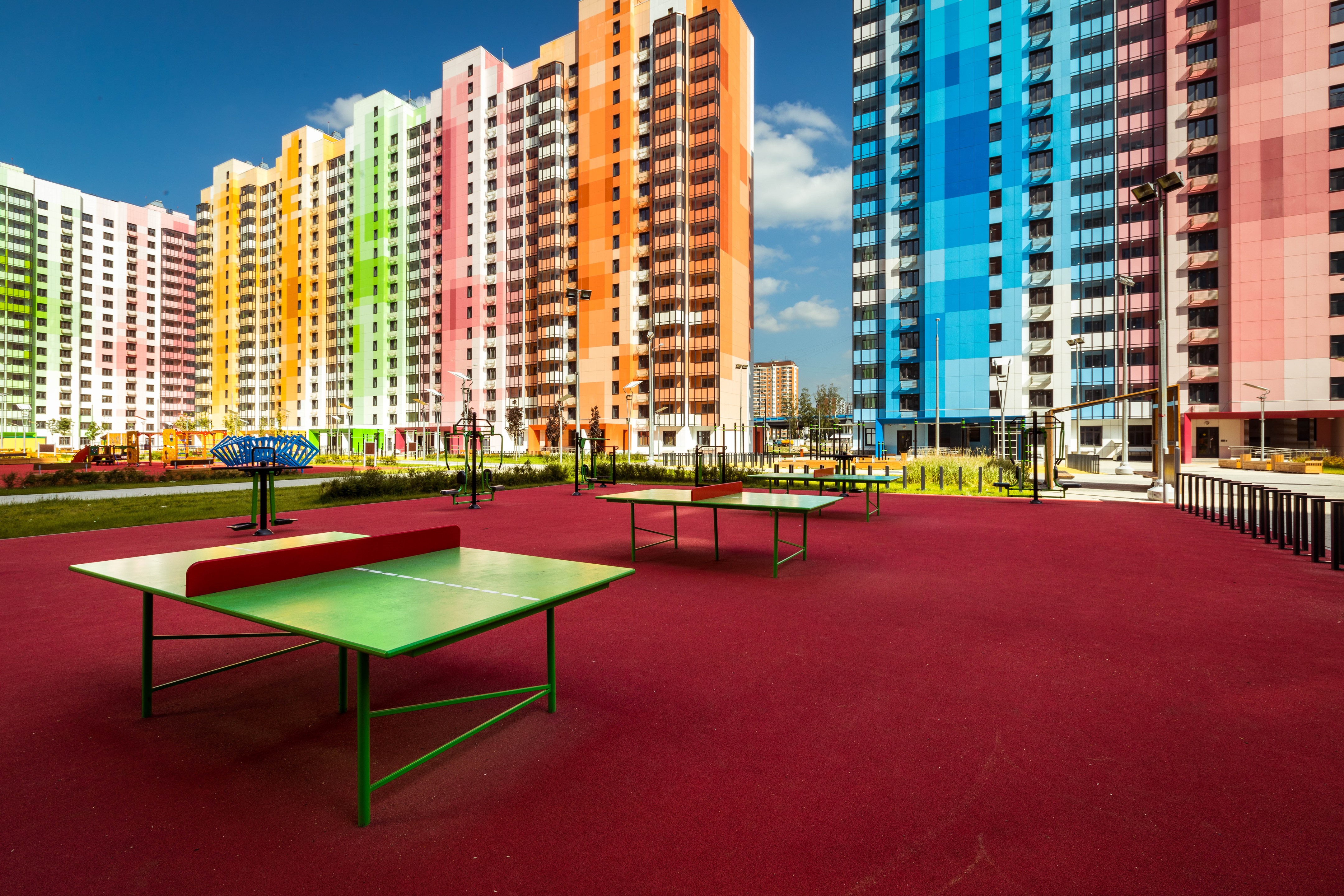 莫斯科郊区新住宅区 | 多彩立面与人性化公共空间的融合-20