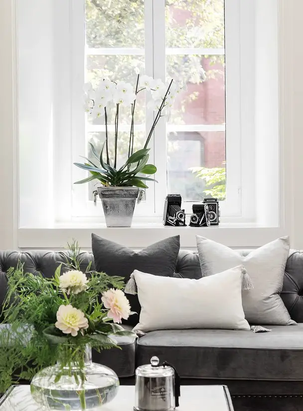 暖色调砖墙为黑白空间增色-3