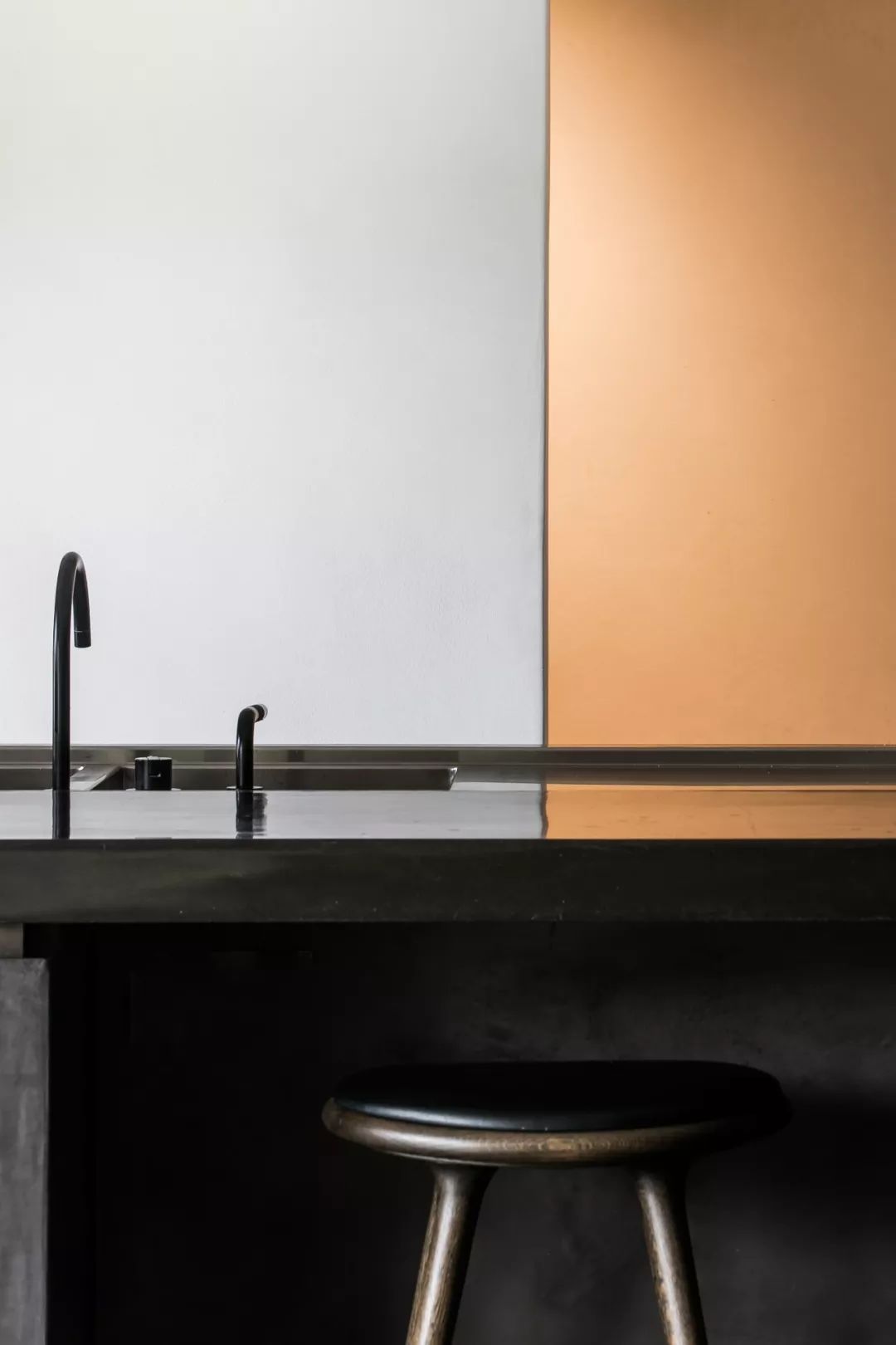 比利时 Benoit Viaene 打造内敛朴素公寓设计-18