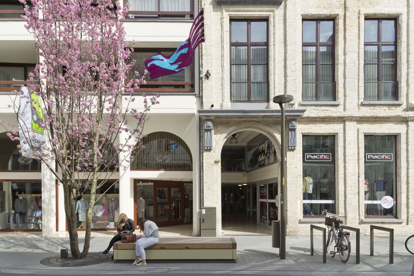 比利时梅赫伦林荫大道——低调而充满活力的购物街设计-7