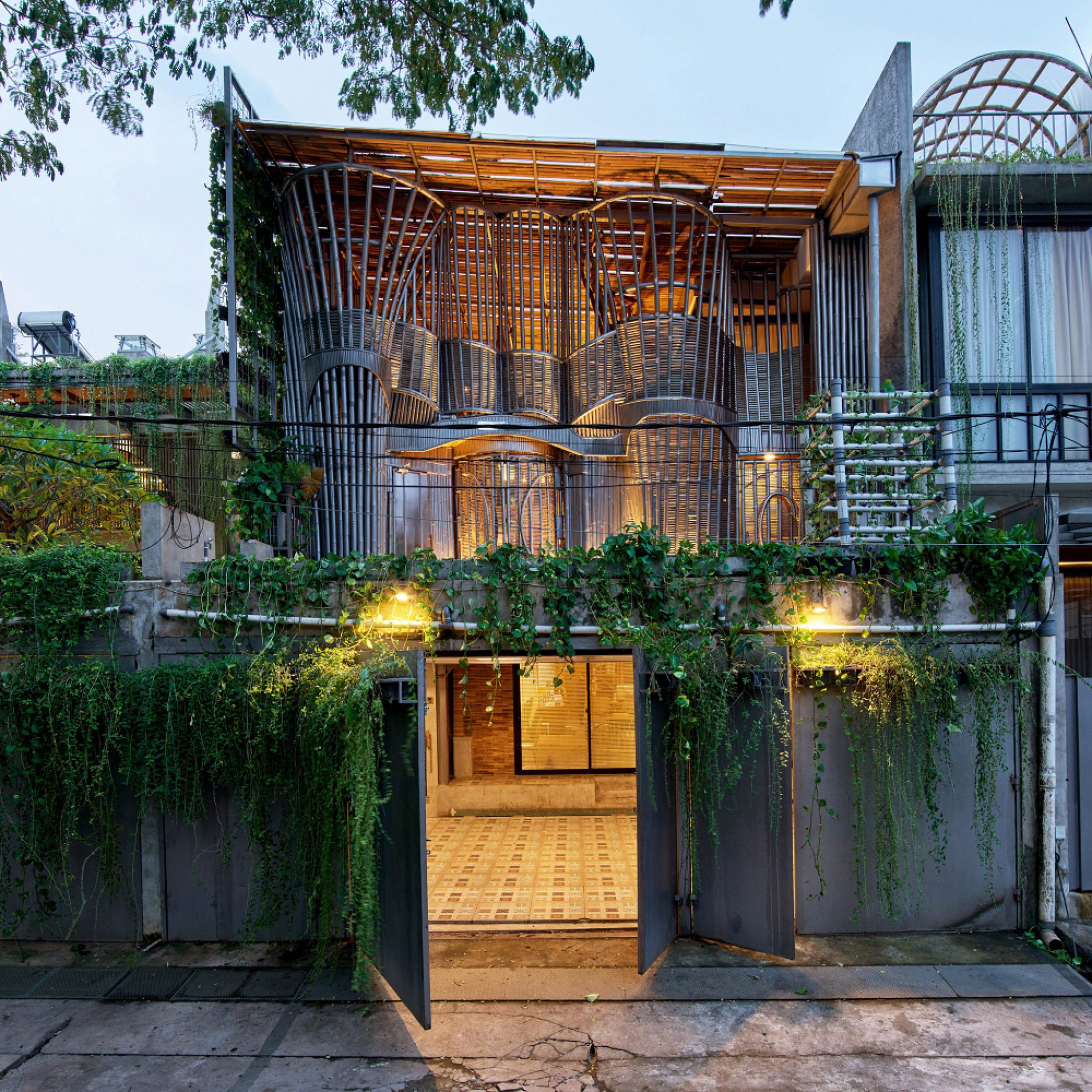 印尼 RAW 建筑工作室 | 竹子构建的环保创意空间-3