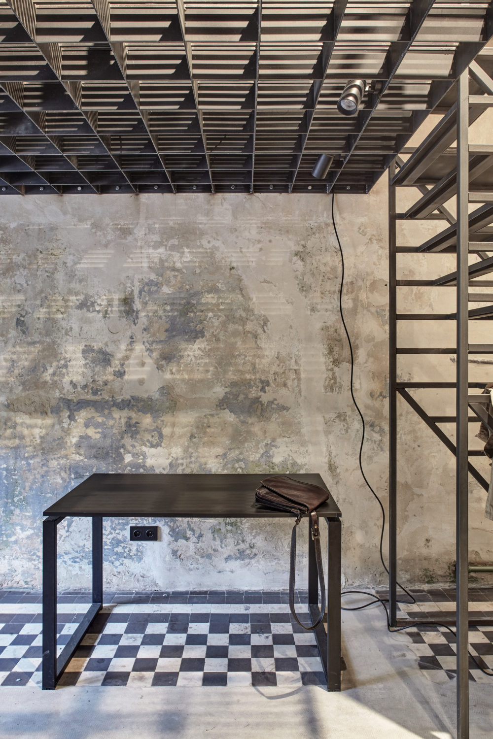 乌克兰利沃夫 Radio Garage 实验画廊改造-42