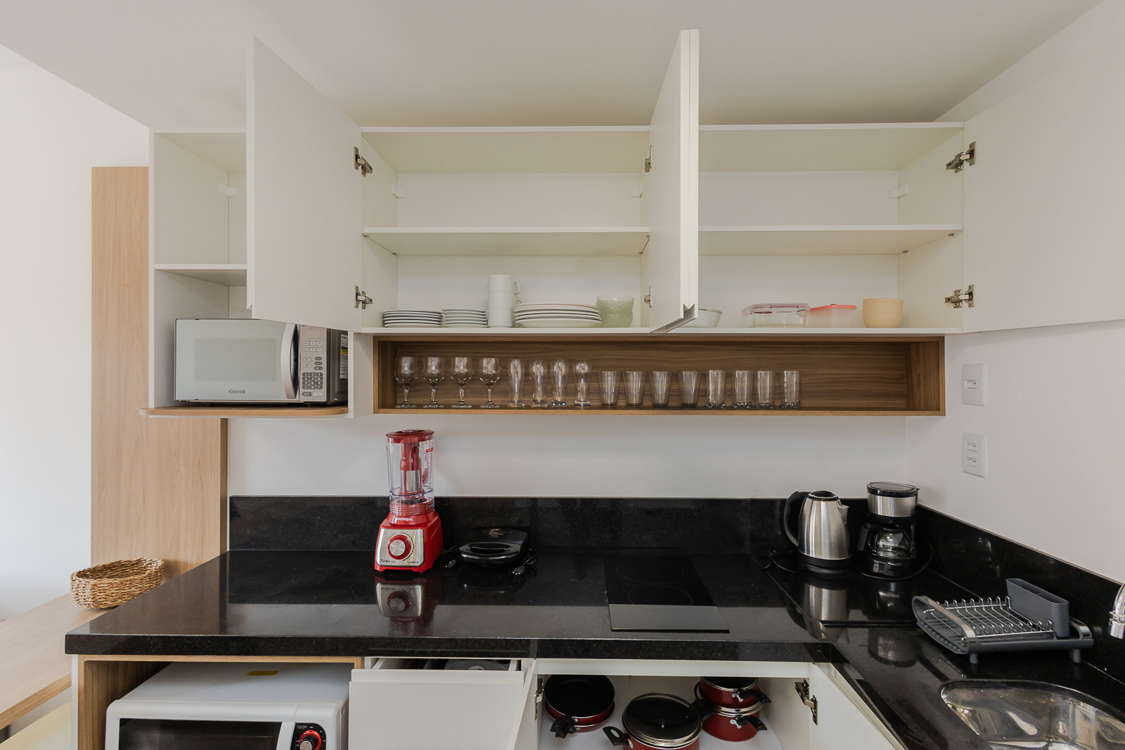 Modern Airbnb Apartment-7
