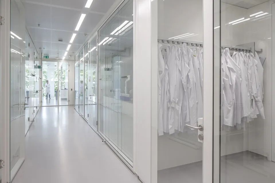 荷兰 Genmab 科研大楼——生态可持续、中庭广场、阶梯式平台-56