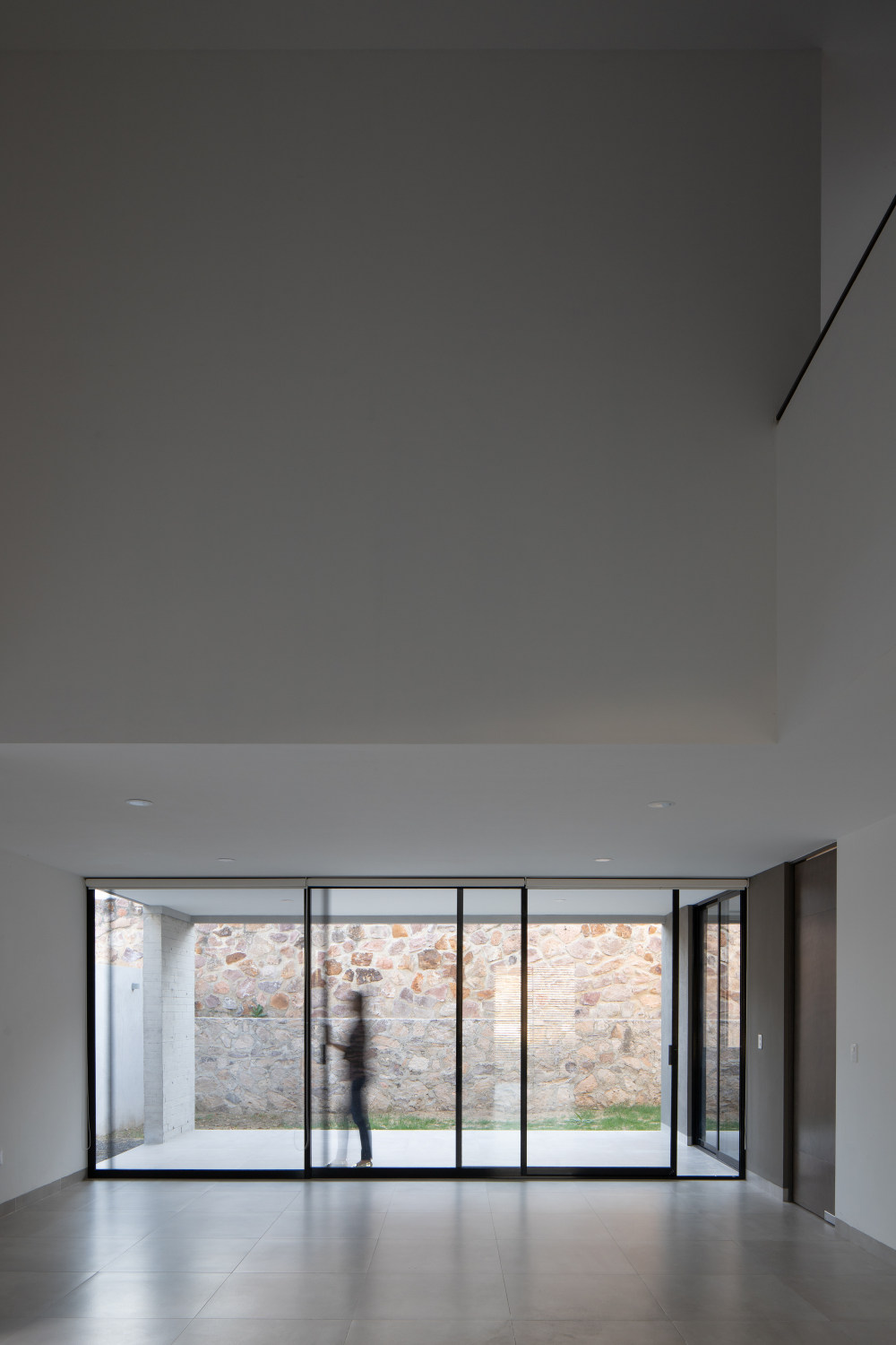 墨西哥 D-4 别墅 | 木质立方体与户外庭院打造独特空间-27