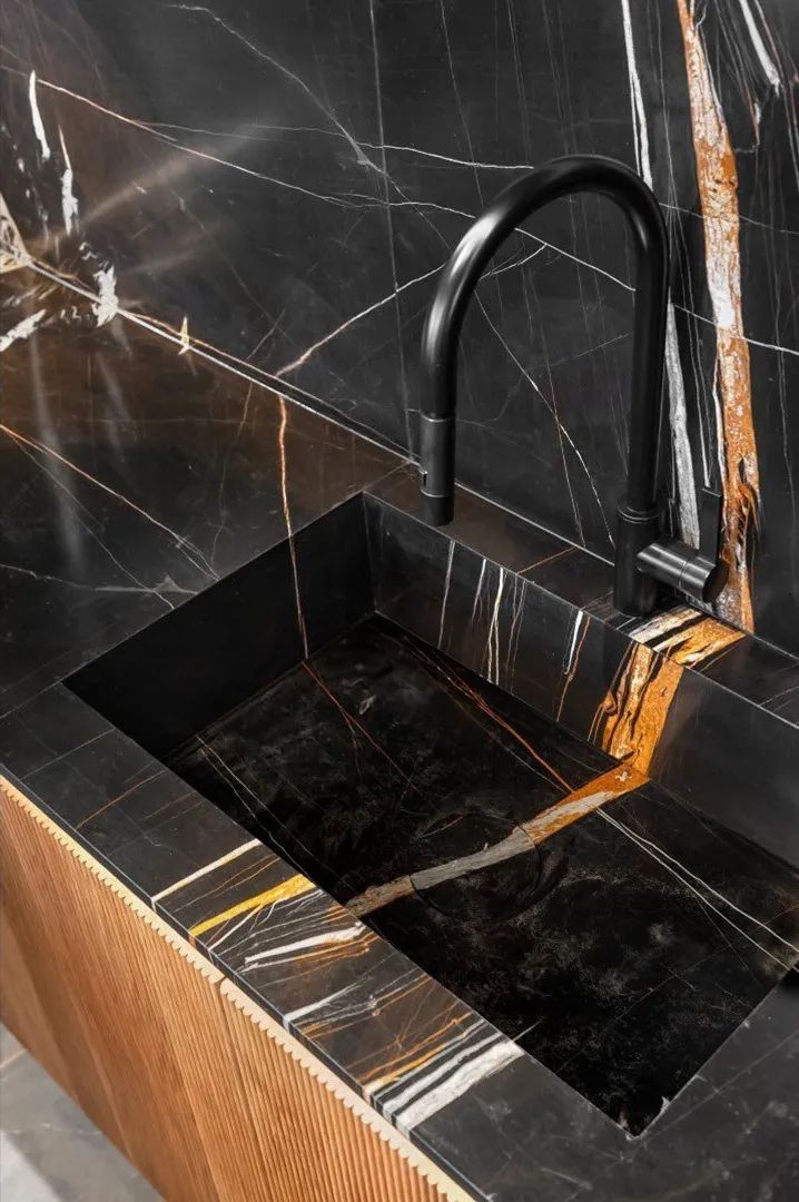 特拉维夫顶层住宅,黑白色调的时尚空间-36