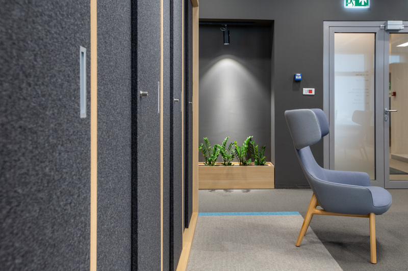 Anastasiya Gushchina丨银行丨Romanian Commercial Bank - The Bridge-1