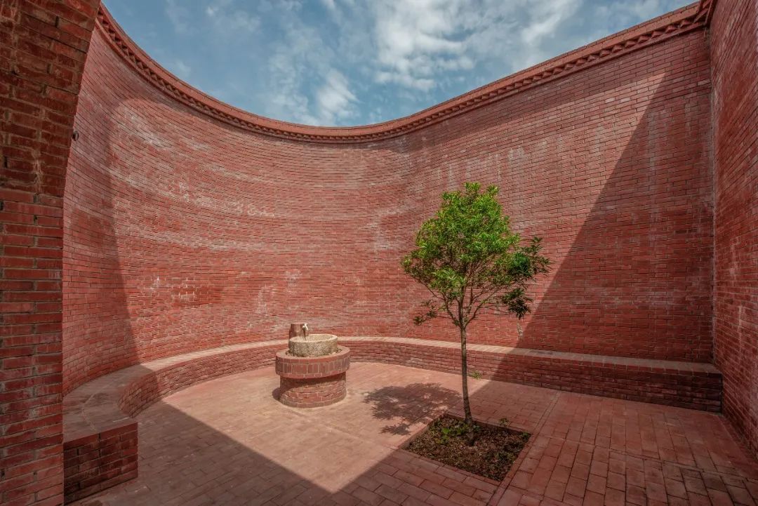 李子沟村的红砖自然礼堂-89