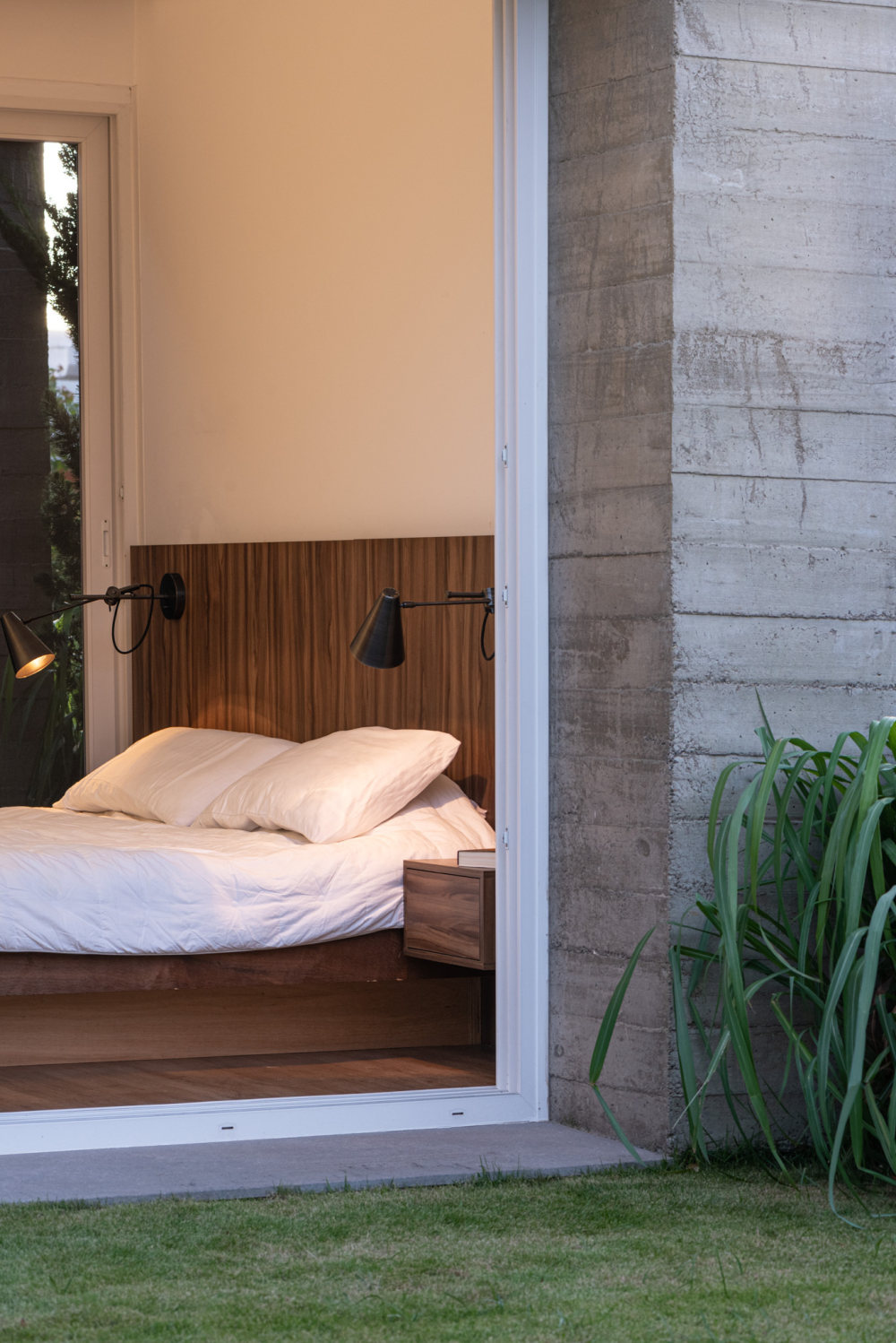 巴西简约住宅设计,展现混凝土与光影之美-31