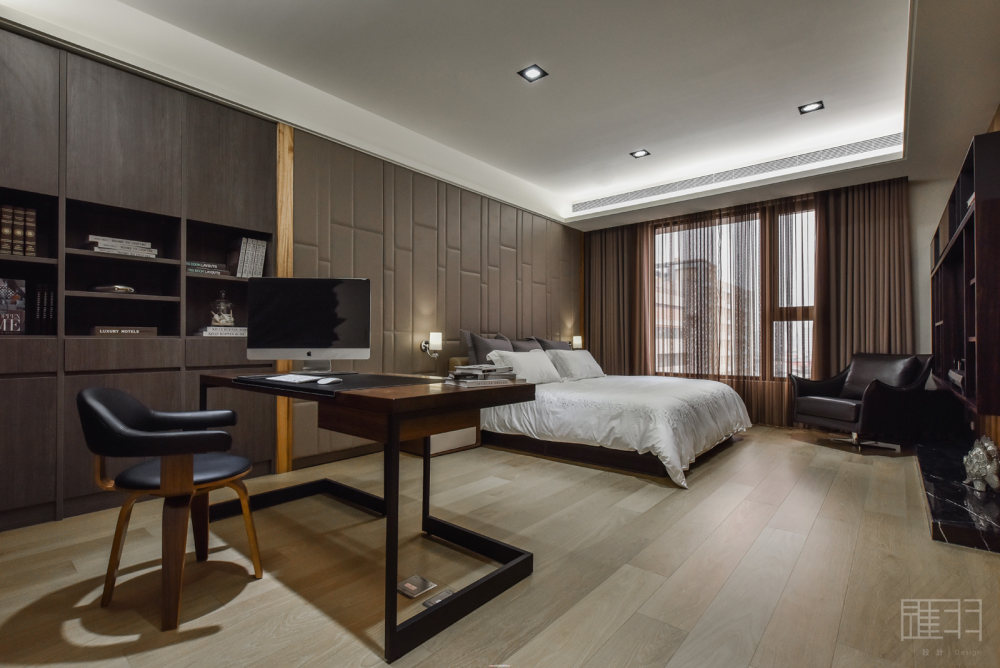 Wood and earthy colour palette modern apartment by Manson Hsiao of Hui yu Interi-16