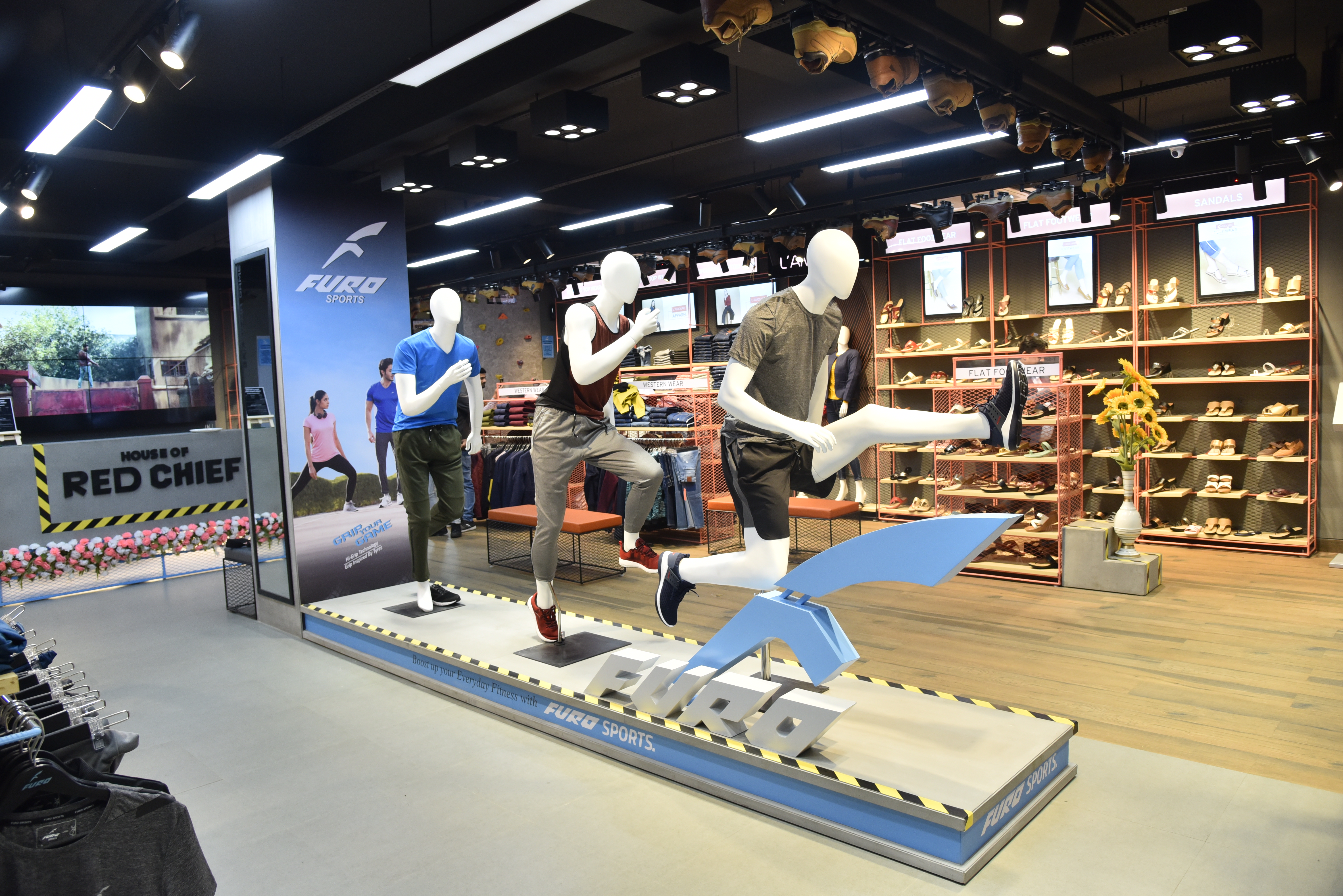 HOUSE OF RED CHIEF-12