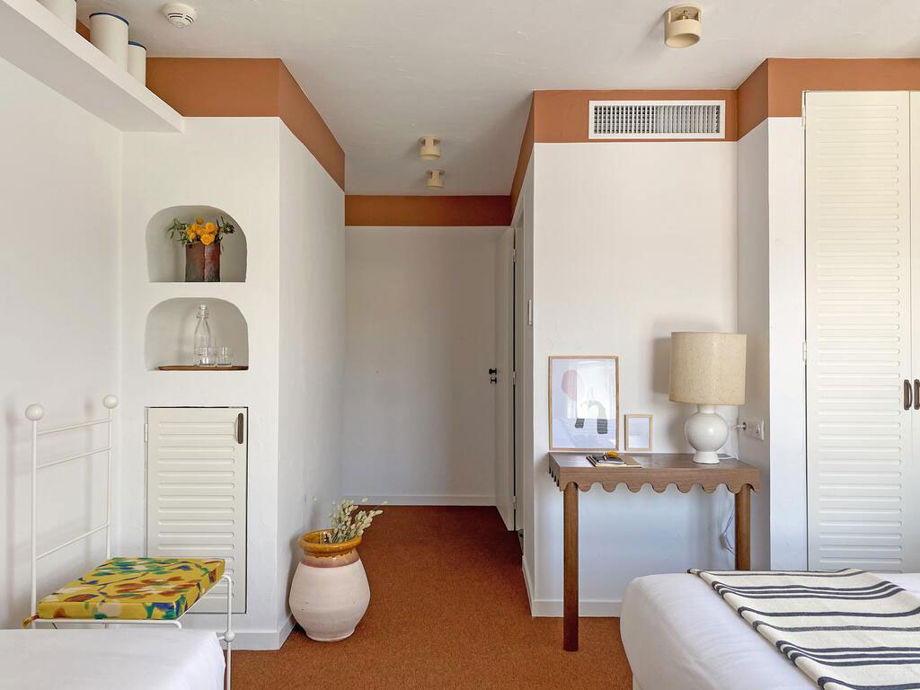 南法海岸的明亮度假酒店设计-14