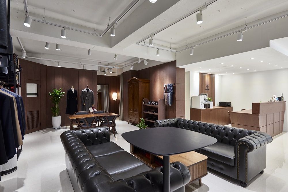 24 坪高级定制服装店，打造优雅黑白空间-13