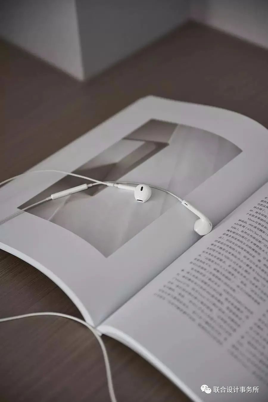 黑白灰的极简艺术空间-26