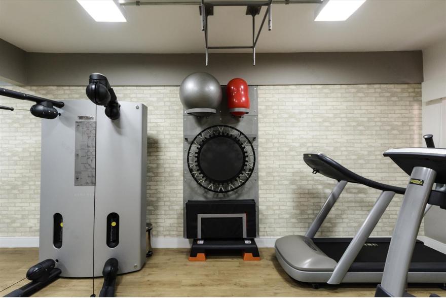 巴西 SP 工作室 · 工业风格与实用结合的 Pilates 教室设计-5