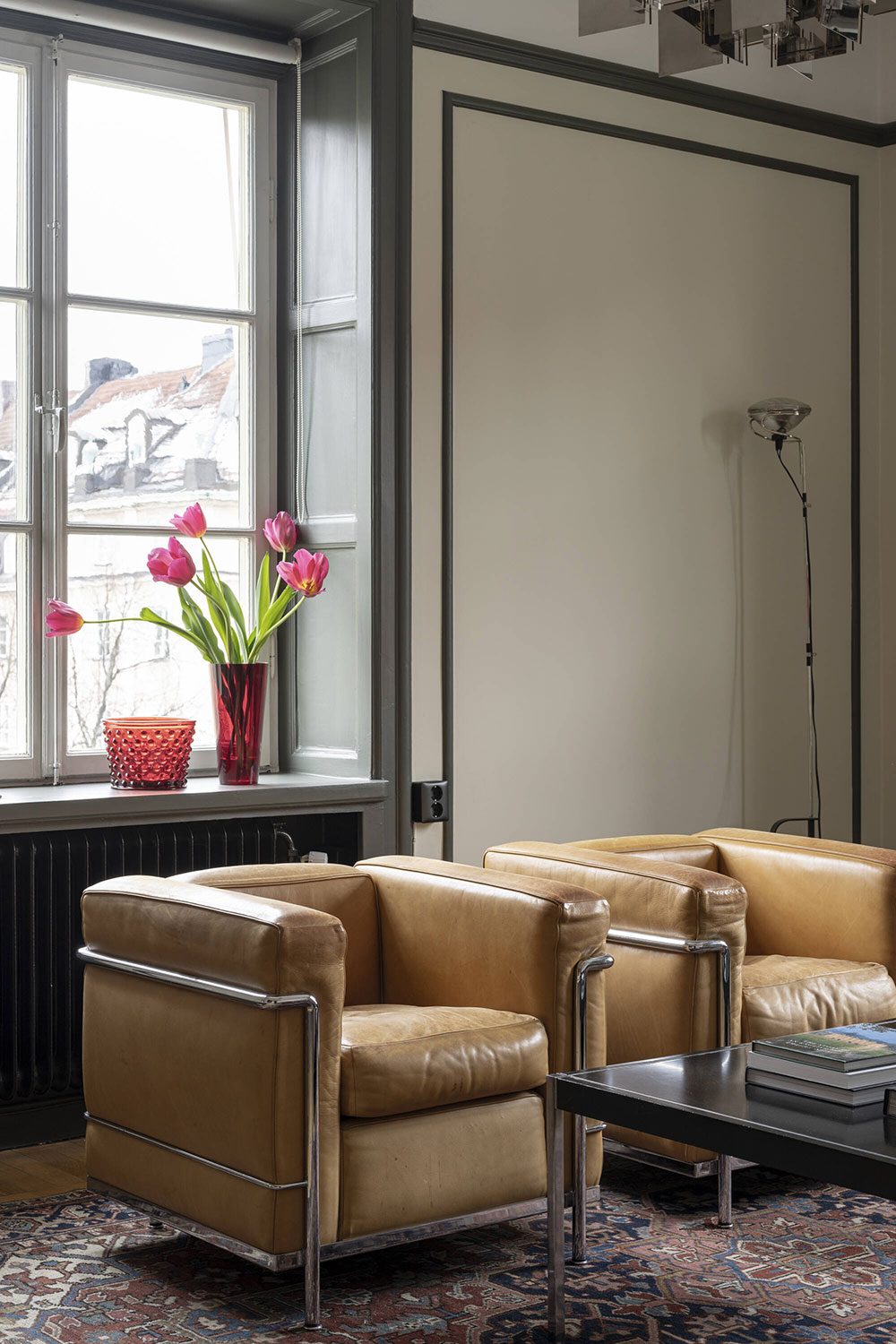 斯德哥尔摩 85 平米公寓 | 混搭风格与大胆艺术碰撞-12