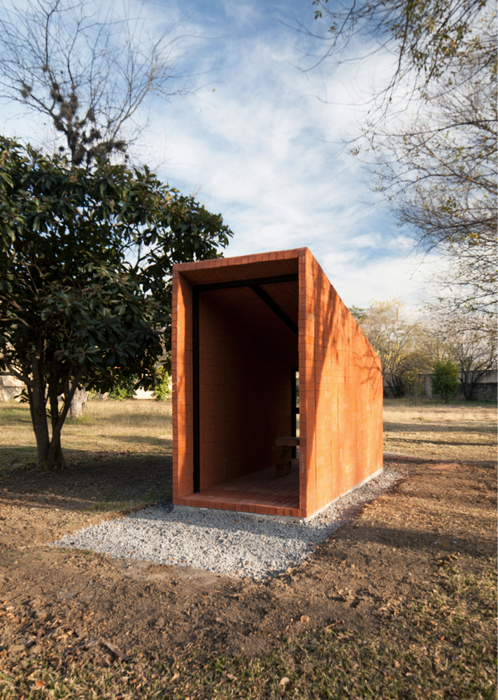 1200 片红砖构建的冥想小教堂-25