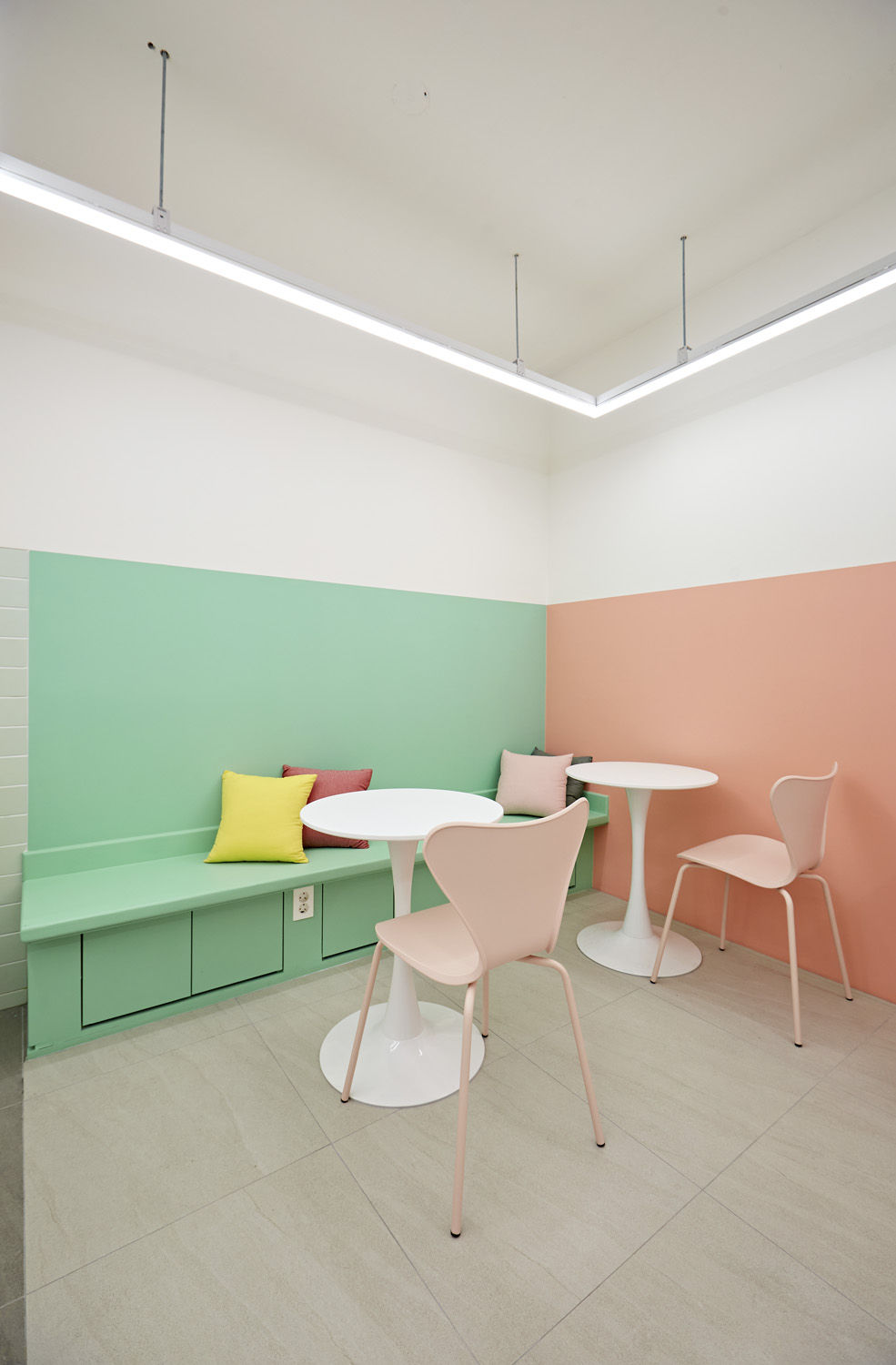 春日粉绿小馆 | 7 坪空间里的温馨咖啡馆设计-13