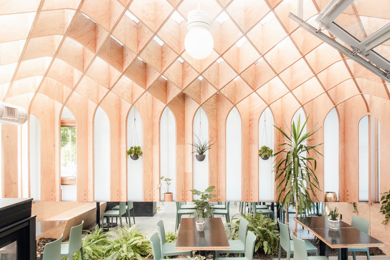 加拿大卡尔加里中央纪念公园木质曲线餐厅设计丨Studio North-31