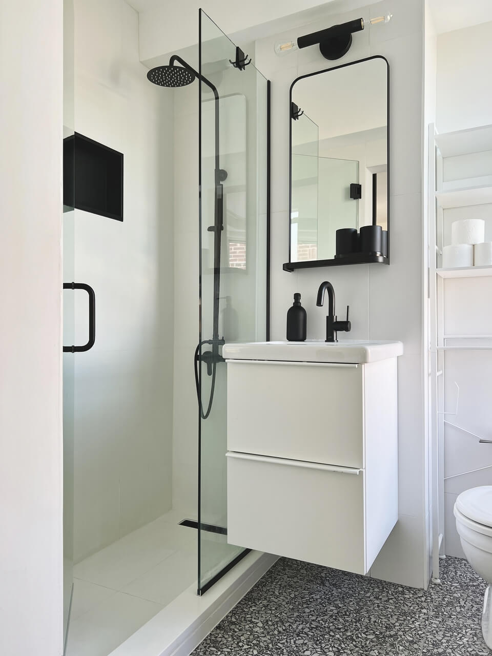 韩国  波兰双人组设计的布鲁克林景观33平单身公寓丨美国纽约丨Sulgi Cho与Piotr Pańczyk-35