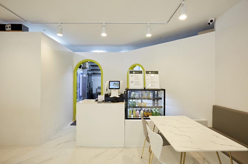 20 平米甜蜜咖啡馆，打造温馨室内空间-6