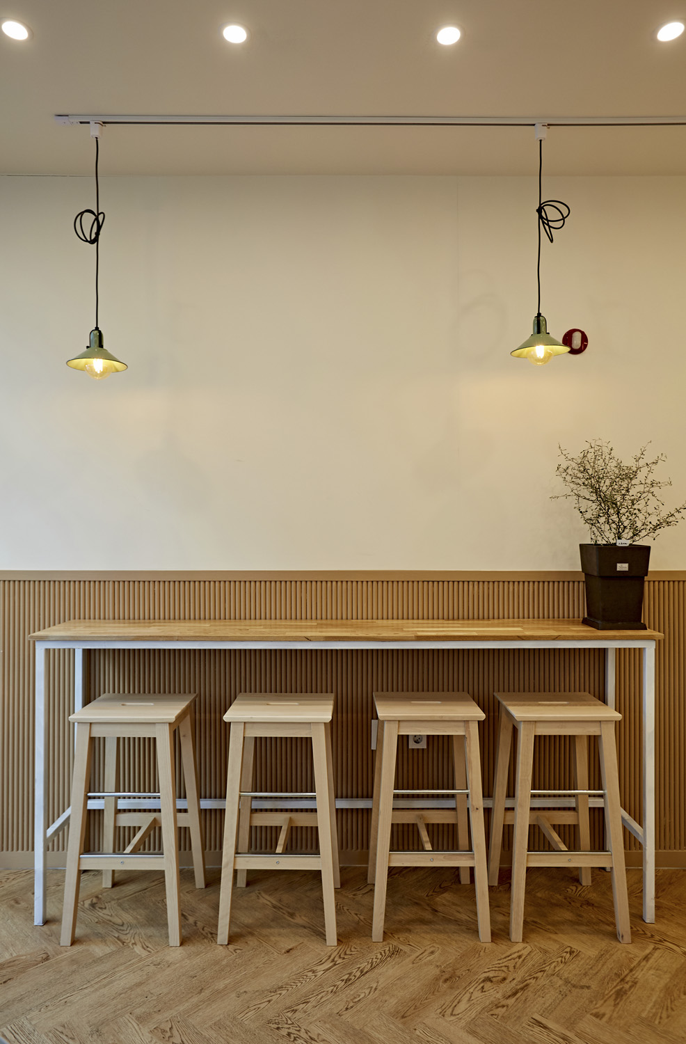 白色木纹的温馨 10 平米沙拉餐厅设计-13