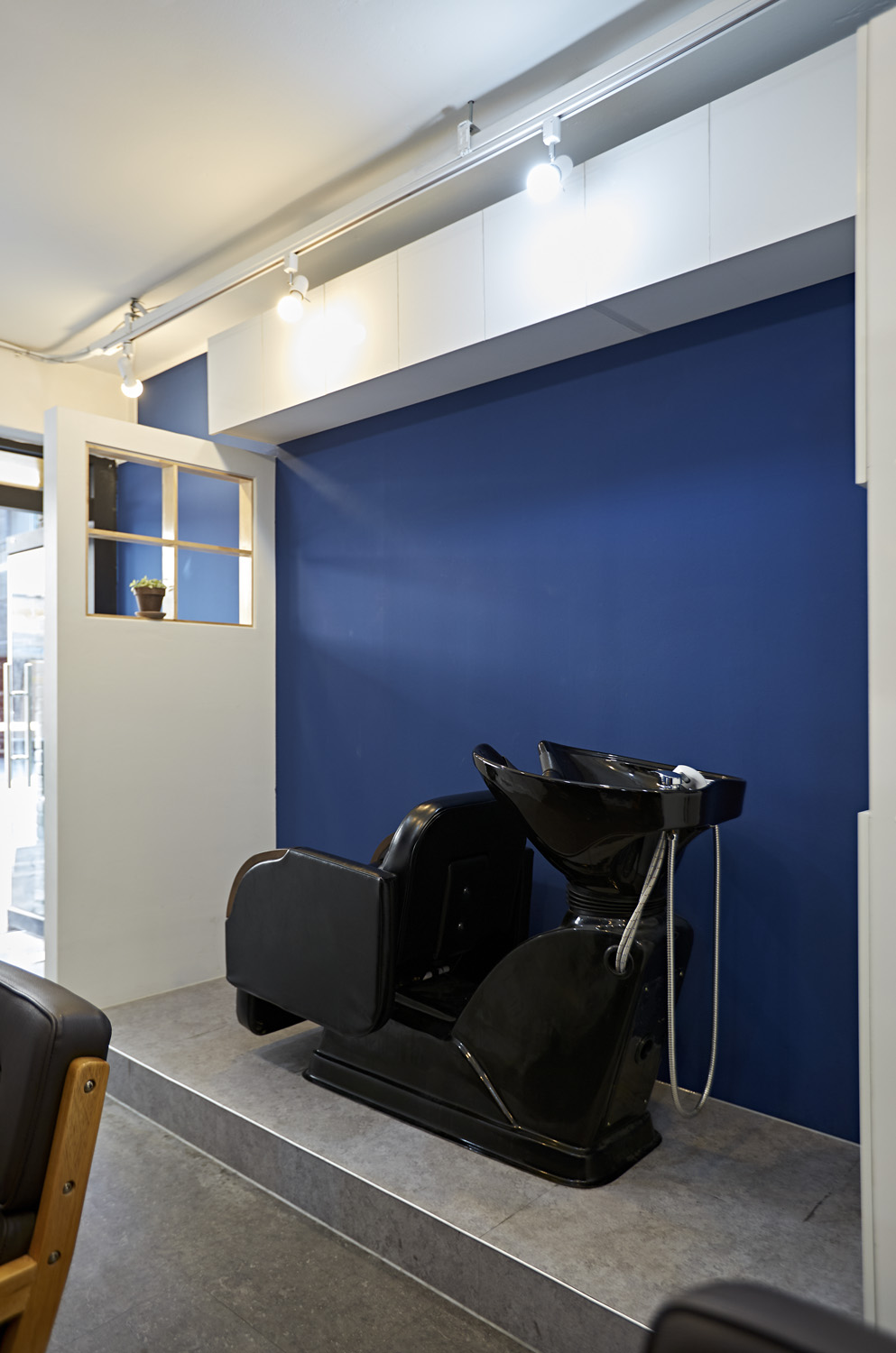 6 坪美容室的设计革命 | 蓝色点亮空间-12