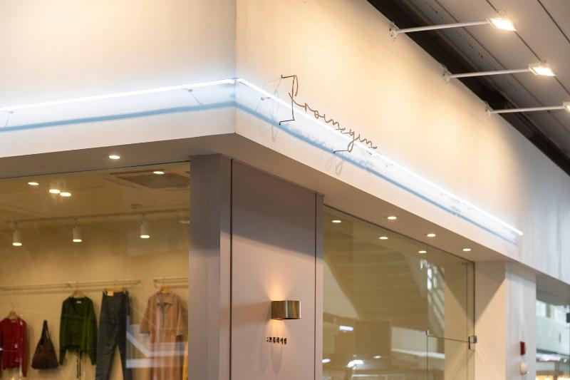 粉色调点亮 11 平米服装店 室内设计案例解析-6