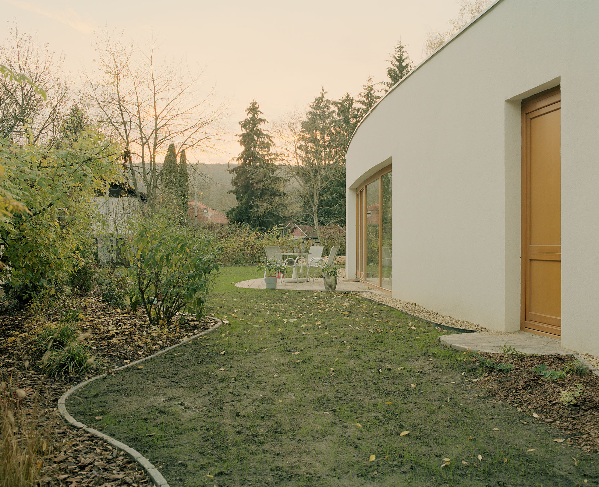 House and Atelier among the Foothills of Buda / GUBAHÁMORI-14