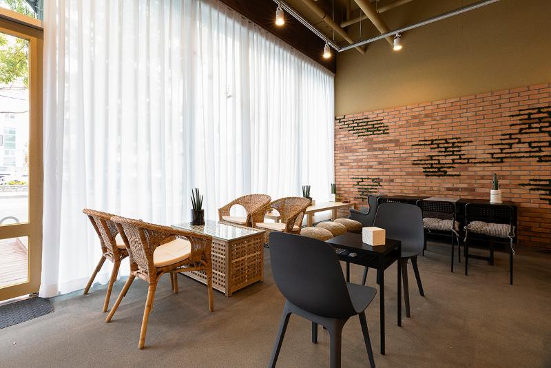 温暖宜人的 24 平米咖啡厅设计-8